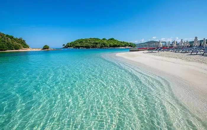 “Turisti per Caso”: Ksamili, destinacioni shqiptar që po kryeson listat turistike të Evropës për verën 2026