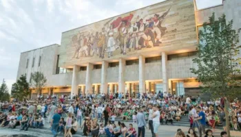 Turizmi mes çmimit dhe fluksit/ Rritet numri i turistëve, por ulen shpenzimet e tyre