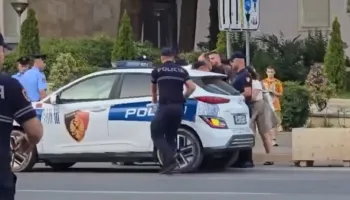U arrestua sepse protestoi para makinës së Ramës, qytetari: Shoku ynë ndodhet ende në komisariat, dhuna nuk lejohet