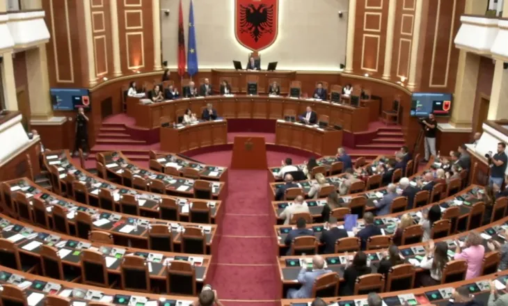 U miratua me 74 vota nga socialistët, vetëm 19 prej tyre lexuan marrëveshjen për huanë nga SHBA-të