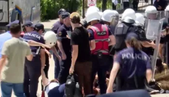 UGSH ngre alarmin pas protestës: Gazetarët u sulmuan gjatë raportimit, autorët të dalin para drejtësisë