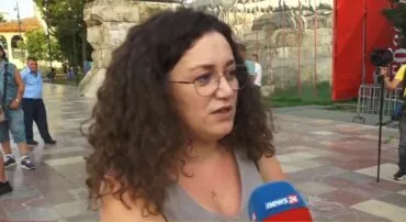 “Ulëritëse dhe përçmim, ndaj qytetarëve shqiptarë”/ Biletat e koncertit, protestuesja: Skandaloze, për të mbushur…