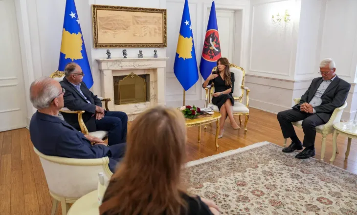 Ushtruesja e presidentes Albulena Haxhiu takon përfaqësuesit e Shoqatës së Ish të Burgosurve Politikë të Kosovës