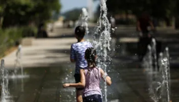 Vala e të nxehtit në Francë, mbyllet një reaktor bërthamor për shkak të temperaturave të larta