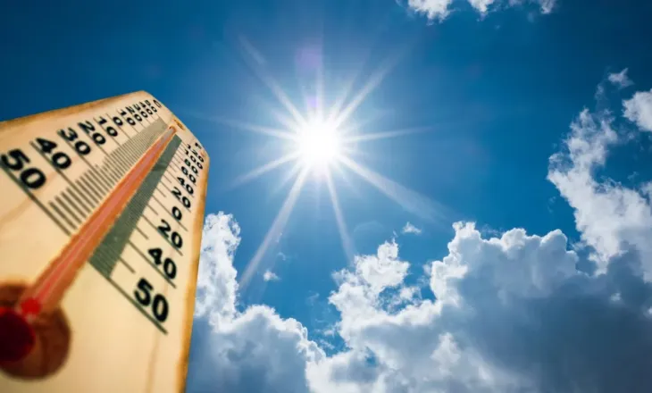 Vala e të nxehtit vijon edhe në fundjavë, sa pritet të shkojnë temperaturat në ditët në vijim