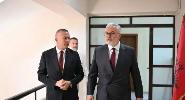 Valdrin Pjetri merr drejtimin e Agjencisë së Trajtimit të Pronave/ Gogu kërkon përshpejtim të dosjeve dhe transparencë të plotë për qytetarët