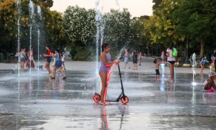 Valë ekstreme të nxehti në Greqi, alarm portokalli për temperatura deri në 43°C dhe rrezik maksimal zjarresh