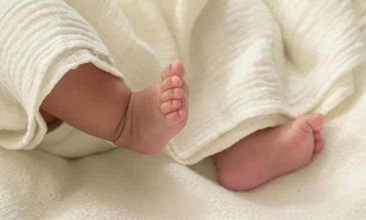 Vdekja e foshnjës 7-muajshe, procedohen dy mjekë pediatër për neglizhencë të dyshuar