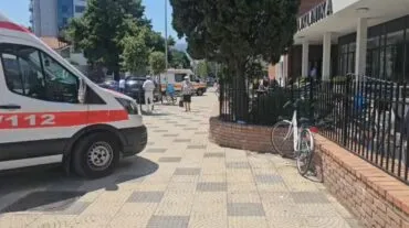 “Vëllai i tij mori armën dhe…”/ Zbardhen detajet e ngjarjes në Shkodër, 18-vjeçari goditi me thikë të riun (DINAMIKA)