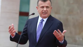“Vendimet për Aeroportin e Vlorës dhe Zvërnecin i firmosi Sali Berisha”, Balla publikon dokumentin (VIDEO)