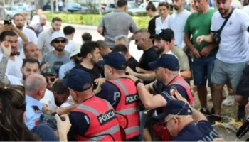 Vezët trembin maxhorancën/ Zbardhen bisedat, deputetët socialistë kërkuan ndërhyrjen e policisë ndaj protestuesve