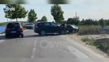 VIDEO/ Makinat përplasen ‘kokë më kokë’ në Çermë-Divjakë, 1 viktimë dhe 5 të plagosur, mes tyre fëmijë
