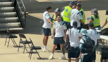 VIDEO / Messi kontrollohet si bandit në aeroport! Reagimi i yllit të madh tërheq vëmendje