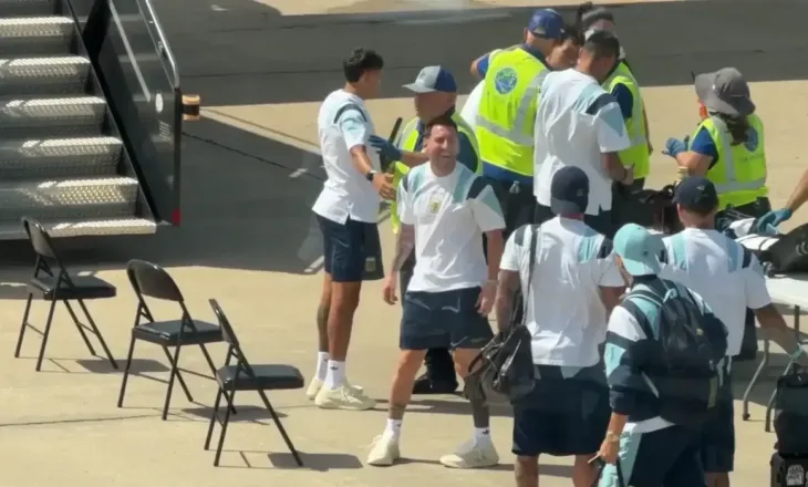 VIDEO / Messi kontrollohet si bandit në aeroport! Reagimi i yllit të madh tërheq vëmendje