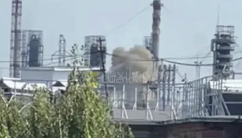 VIDEO/ Momenti kur droni ukrainas godet rafinerinë ruse të naftës në Tyumen