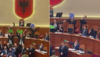 VIDEO/ Momenti kur Rama largohet nga Kuvendi, opozita hedh shishe dhe karton në drejtim të kryeministrit