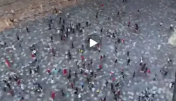 VIDEO NGA DRONI / Sa ishte pjesëmarrja sot në protestë rreth orës 20:00?!