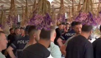 VIDEO / Protestuesit dhunojnë deputetët në kafe, ndërhyn Policia, 5 të arrestuar!