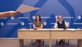 VIDEO / Sherr në PD! Kuçana i kërkon Berishës të respektohet Statuti, ndërpritet mbledhja