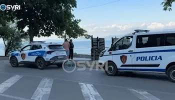 VIDEO/ Tragjedi në Pogradec, i moshuari ndërron jetë në plazh pasi pëson infarkt
