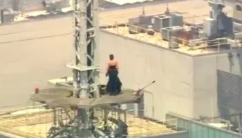 VIDEO/ U ngjitën për paqe… zbritën të fejuar, propozimi i çmendur në 440 metra lartësi