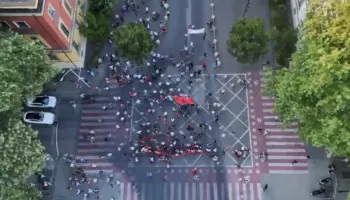 VIDEOLAJM/ Protesta në ditën e 43-të, ja sa u mblodhën në sheshin “Skënderbej” në orën 19:45