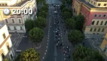 VIDEOLAJM/ Protesta në ditën e 44-t, ja pjesëmarrja e qytetarëve në orën 20:00