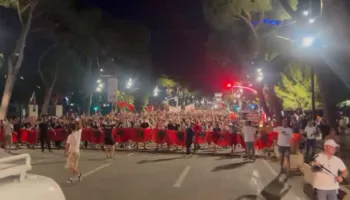 Vijon marshimi i protestuesve në Tiranë, qytetarët: Ju erdhi fundi