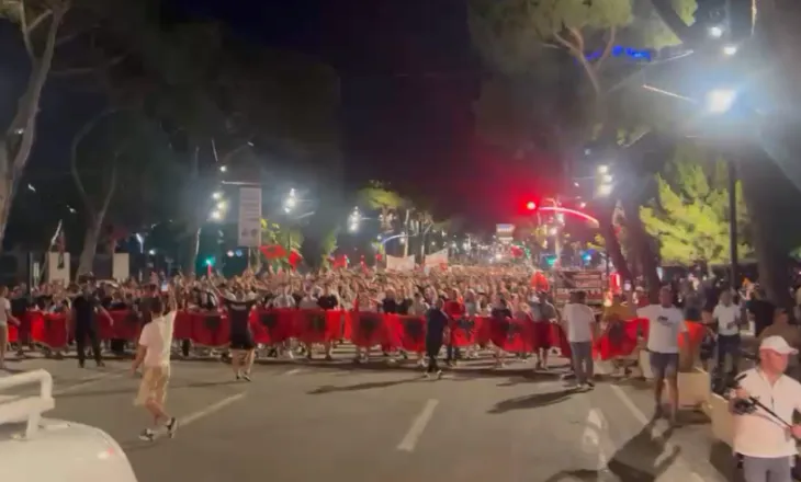 Vijon marshimi i protestuesve në Tiranë, qytetarët: Ju erdhi fundi