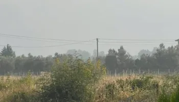 Vijon zjarri në fushën e mbetjeve në Krujë, zona e mbuluar nga tymi toksik