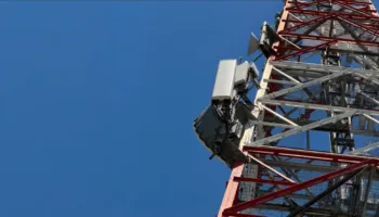 Vodafone Albania teston për herë të parë teknologjine e re, që kombinon AI me robotikën, për fuqizimin automatik të rrjetin celular