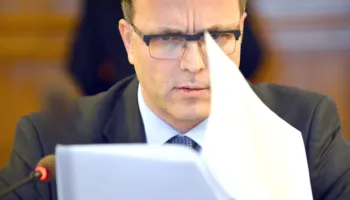 Vuçiçi “lëshon” bankierin që mund të shkaktojë tërmet politik në Bullgari, ish-zyrtari që di sekretet e pushtetit…