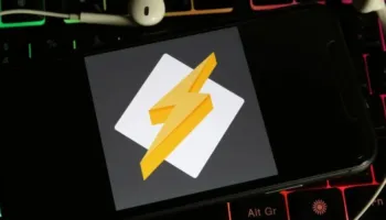 Winamp ringjallet pas dekadash, synon garën me gjigantët e muzikës online