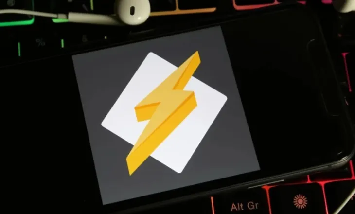 Winamp ringjallet pas dekadash, synon garën me gjigantët e muzikës online