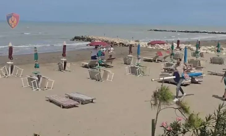 Zaptuan haptuan hapësirat publike në Golem, 3 në hetim! Sekuestrohen 116 çadra dhe 232 shezlongë