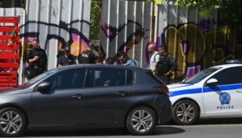 Zbardhen detaje të reja/Horrori në Athinë, u gjet brenda një valixheje të braktisur, trupi i pajetë i përket një gruaje