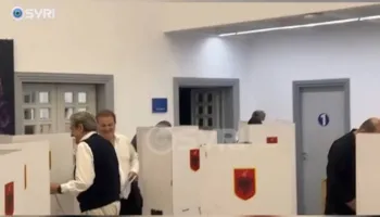Zgjedhja e strukturave drejtuese të Partisë Demokratike/ Voton kryedemokrati Sali Berisha