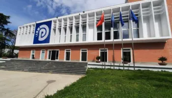 Zgjedhjet në PD/ E prezantuan si prurje nga Diaspora, nënkryetarja e re Erisa Bajziti mori vetëm 93 vota nga emigrantët