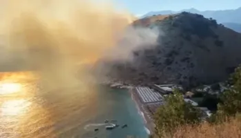 Zjarr i përmasave të mëdha në Himarë/ 17 efektivë të shërbimit zjarrfikës në terren