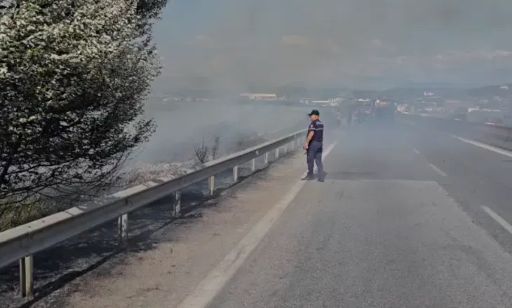 Zjarr në Koxhas të Shijakut, mbyllet autostrada Tiranë-Durrës