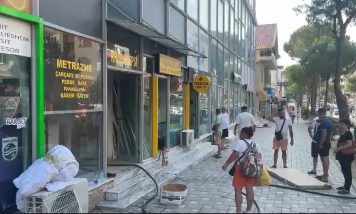 Zjarr në një rrobaqepësi në Lezhë, flakët shkrumbojnë gjithë mallin, raportohet vetëm dëme materiale
