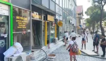 Zjarr në një rrobaqepësi në Lezhë, flakët shkrumbojnë gjithë mallin