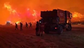 Zjarret jashtë kontrollit në Spanjë, ushtria dhe qindra zjarrfikës në betejë me flakët, qindra persona të evakuuar