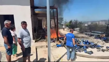 Zjarri në Drizë, flakët prekin ujësjellësin, digjet baza materiale në linjat e furnizimit! Vijon shpërndarja e ujit