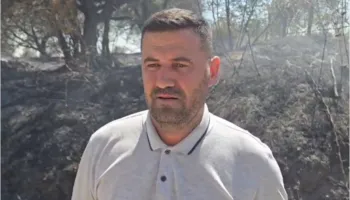 Zjarri në Fier, përgjegjësi i sektorit të mbrojtjes civile: Situata mbetet problematike, nis ndërhyrja nga ajri