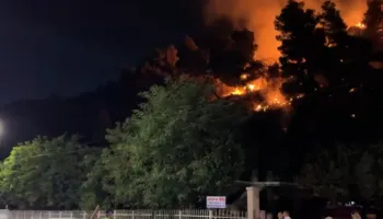 Zjarri në malin e Shëngjinit përhapet nga era e fortë, shpërthimi në vatër plagos një të ri