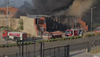 Zjarri vijon/ Ndalohet qarkullimi i makinave tek Mbikalimi i Shkozetit! Shikoni pamjet