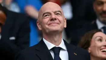 Zyrtar i lartë i FIFA-s del kundër Infantinos, shtohen kritikat për planin e tij