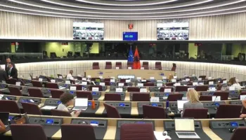 Zyrtari i KE nga Strasburgu: Protestat të zhvillohen paqësisht, Shqipëria ka bërë përparim të madh në rrugën drejt BE-së