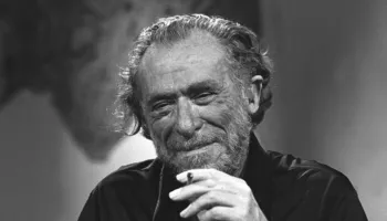 106 vjet nga lindja e Charles Bukowskit, shkrimtarit që shkroi pa dorashka për jetën